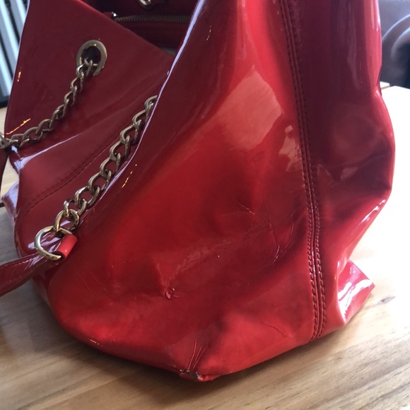 Kate Spade red patent leather shoulder bag with gold chains - Picture 6 of 7
